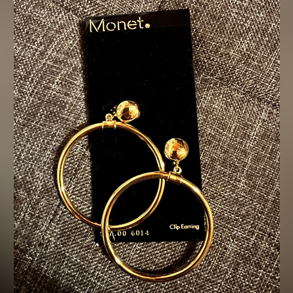 Vintage gold tone Monet clip-on hoop earrings.